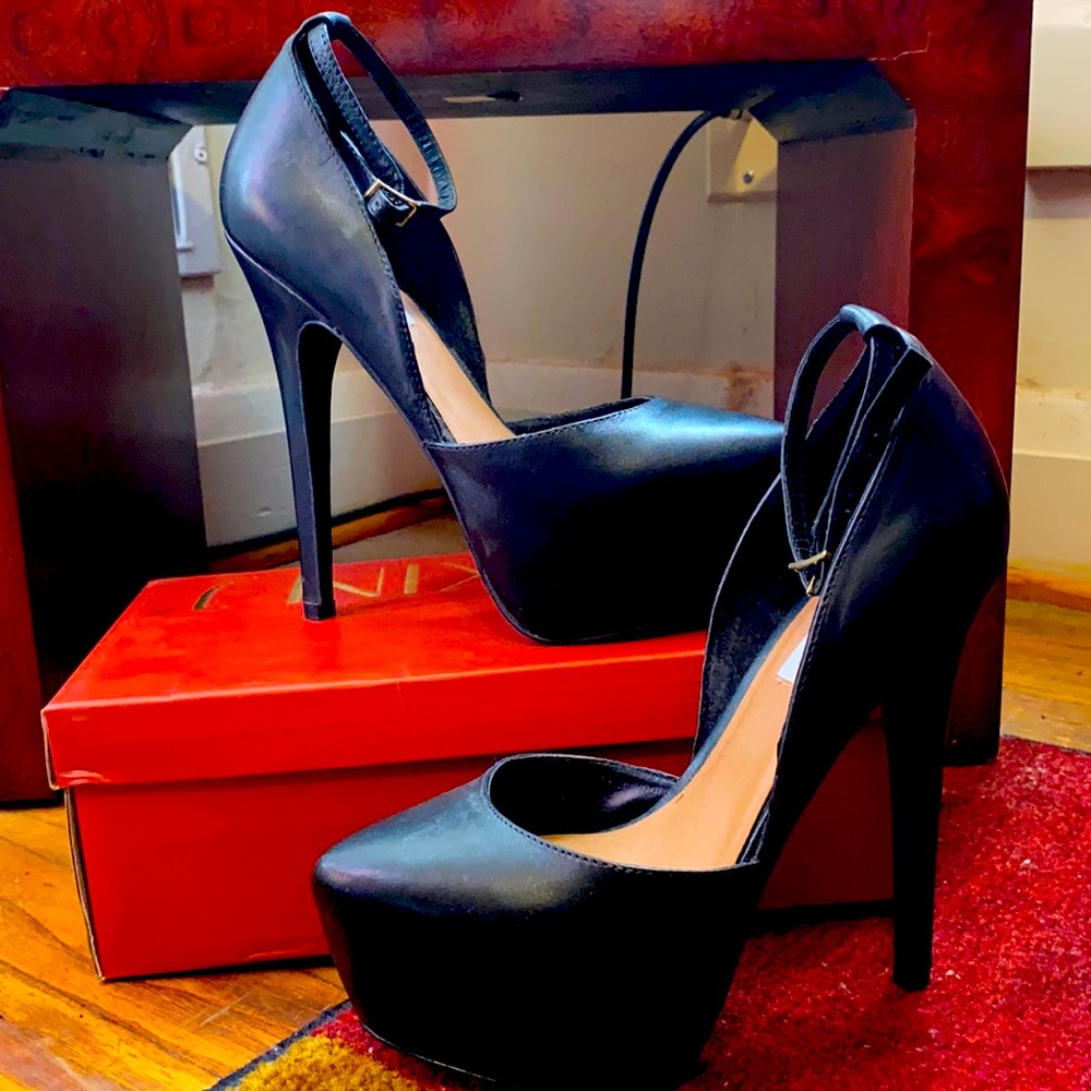 Steve Madden Platform Heel with ankle strap